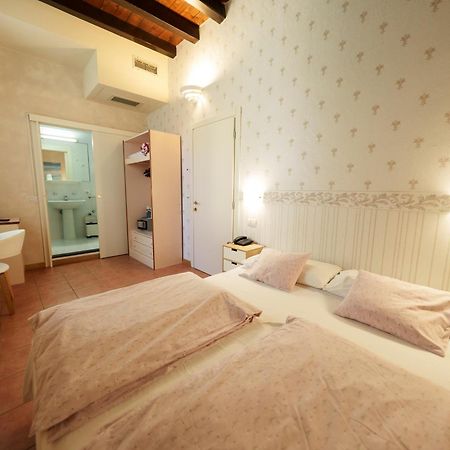Hotel San Filis San Felice del Benaco Exteriör bild