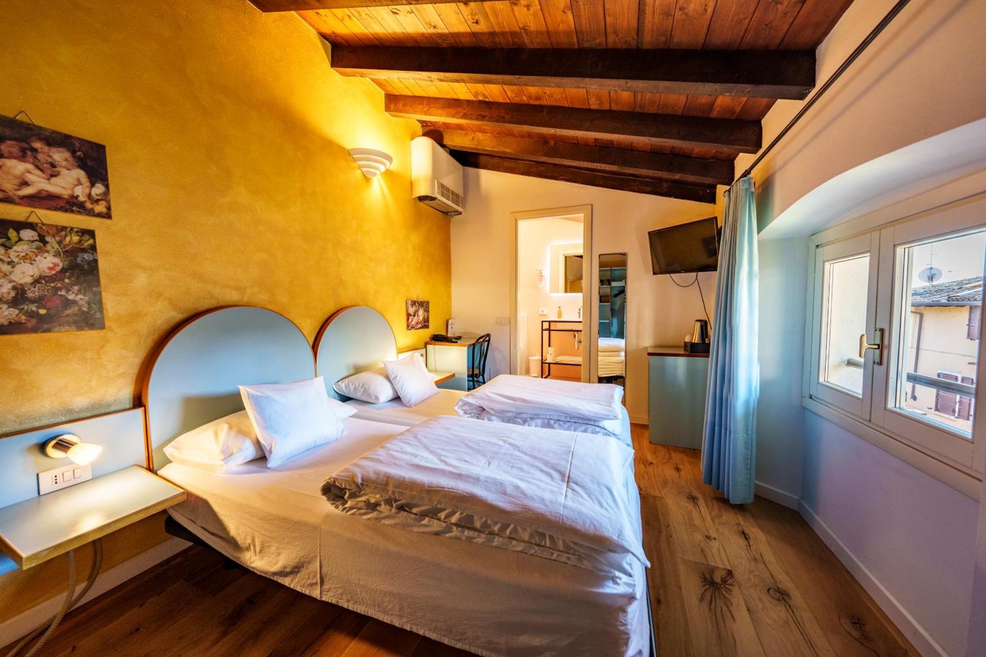 Hotel San Filis San Felice del Benaco Exteriör bild