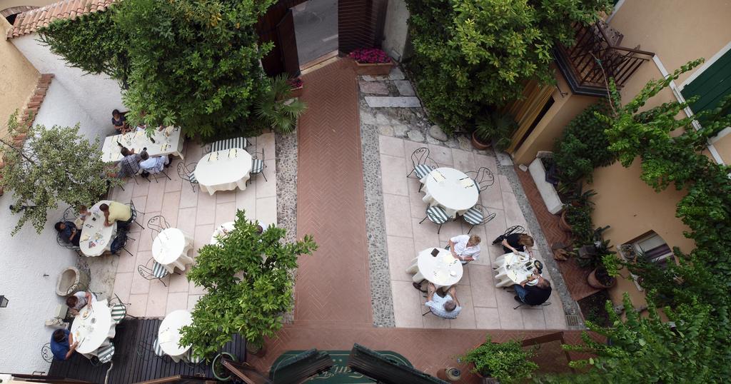 Hotel San Filis San Felice del Benaco Exteriör bild