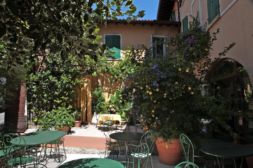 Hotel San Filis San Felice del Benaco Exteriör bild